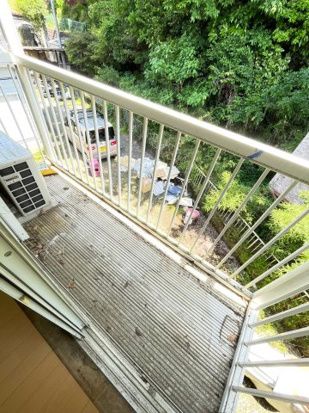 バルコニー　※原状回復前の為別部屋のお写真です