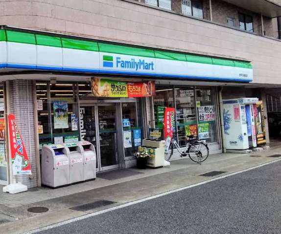 コンビニ　ファミリーマート愛甲石田駅前店（コンビニ）まで495m