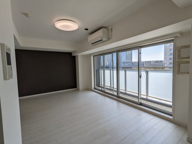 居室・リビング　こちらのリビングで趣味の時間をお楽しみください