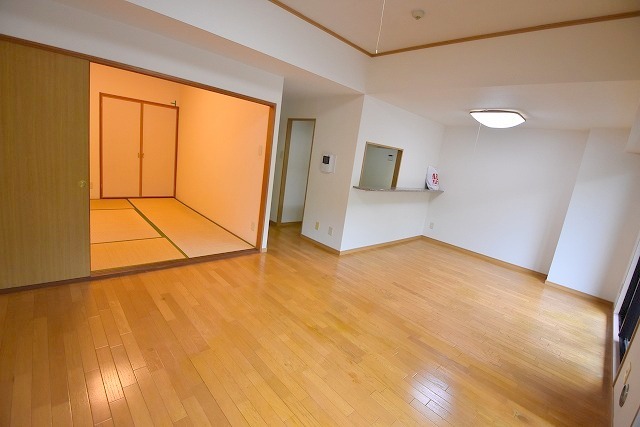 居室・リビング　広々リビング14帖・2面採光