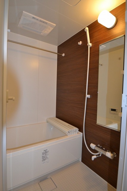 バス・シャワールーム　追い炊き機能や浴室乾燥機も付いています♪