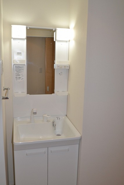 洗面設備　シャワー付きの独立洗面台です♪