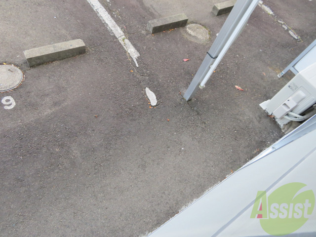 バルコニー　バルコニーではありませんが、普段使わない物を置けそうです