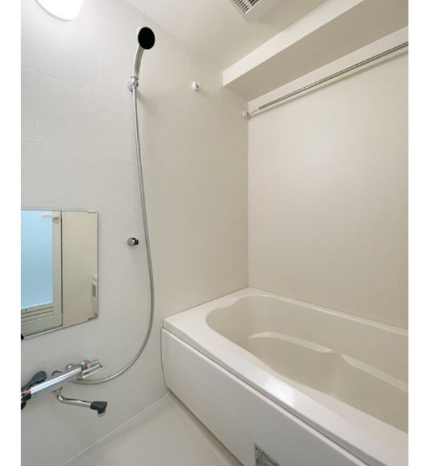 バス・シャワールーム　コンパクトで使いやすいお風呂です