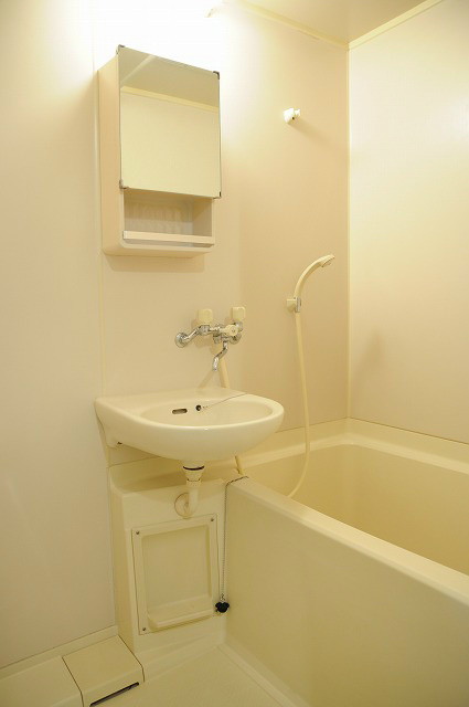 洗面設備　洗面台　※写真は今回募集の部屋とは異なります