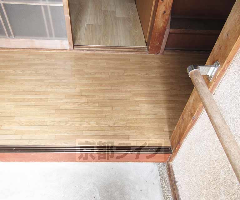 玄関　腰掛けできる玄関です。