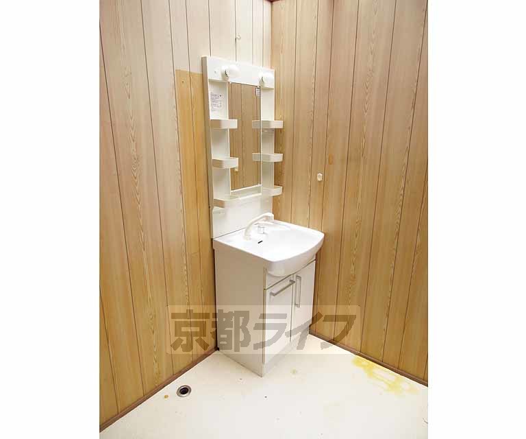 洗面設備　独立洗面台。