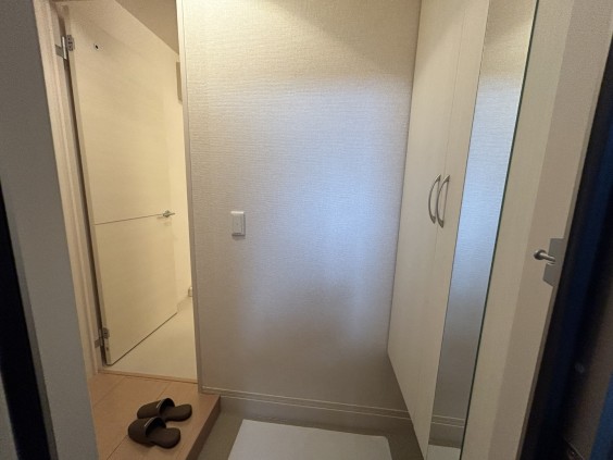 玄関　他室参考写真　シューズボックスあります