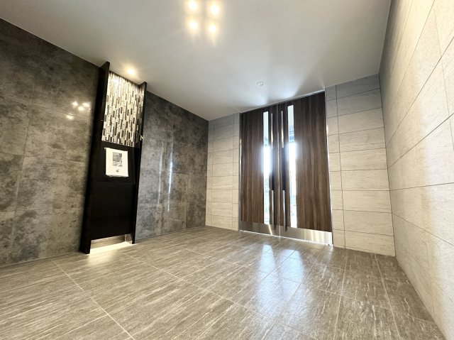 エントランス　オートロックとモニター付きインターホンが心強い！