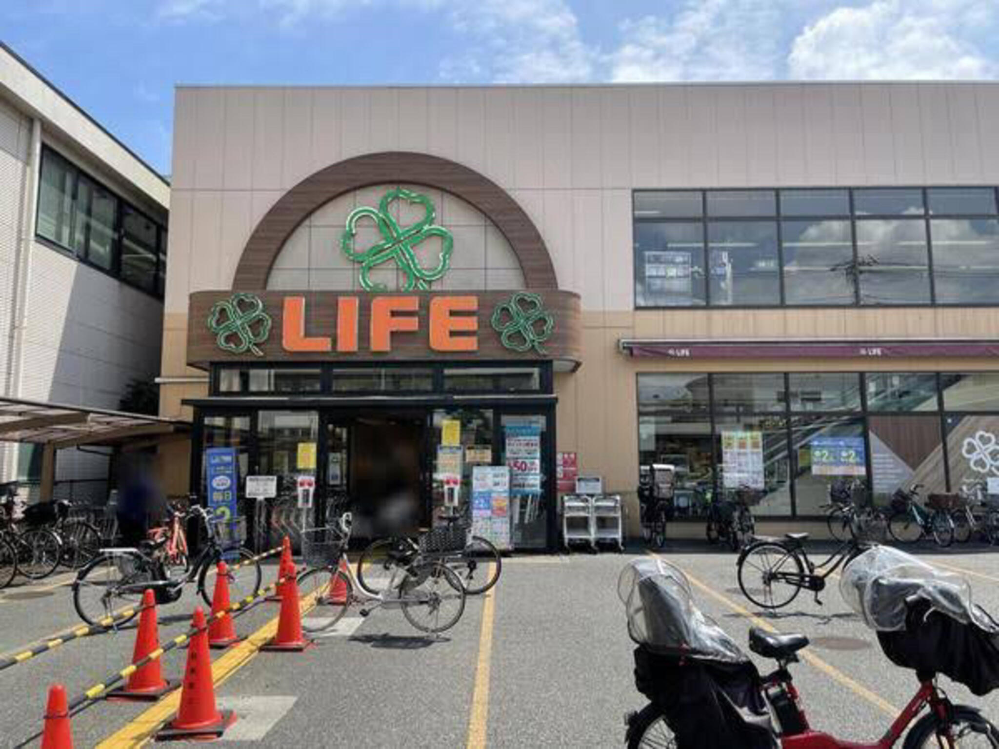 スーパー　ライフ大森南店（スーパー）まで748m