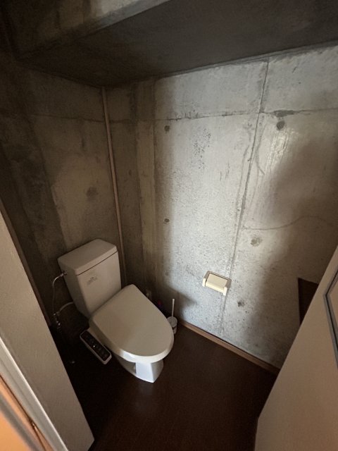 トイレ　※写真はクリーニング中のものです