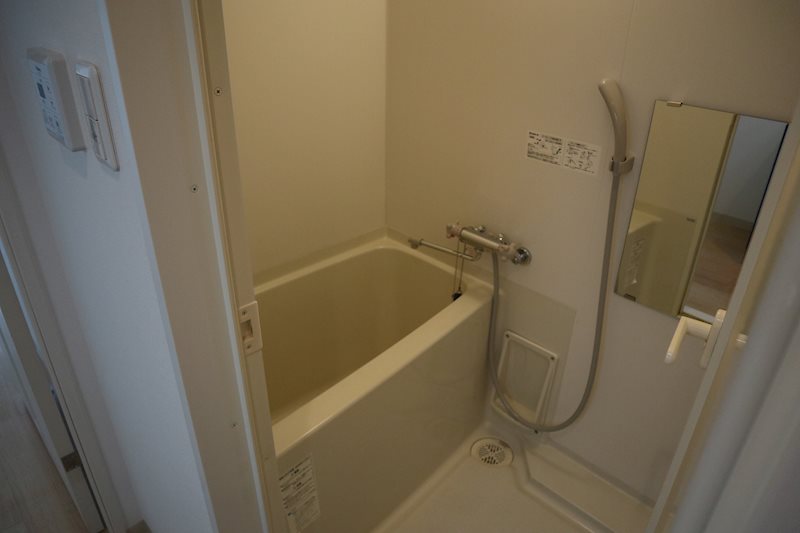 バス・シャワールーム　浴室鏡有