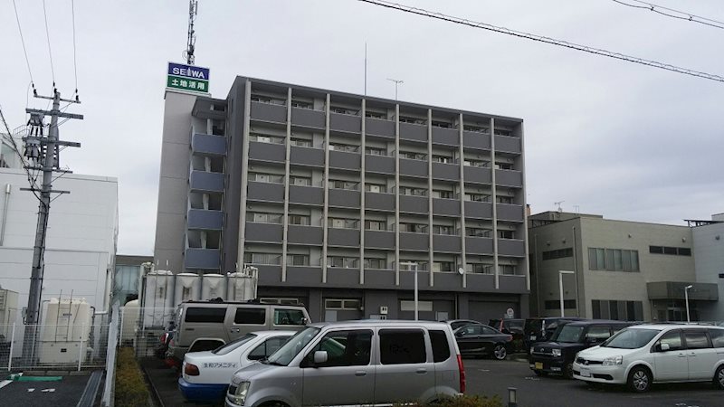 建物外観　鉄筋コンクリートマンション6階建て。