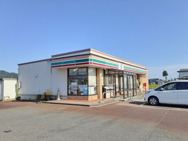 コンビニ　セブンイレブン長井五十川店（コンビニ）まで890m