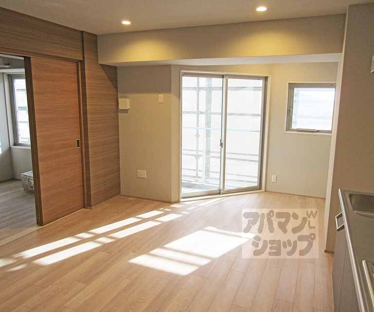 居室・リビング　広々開放的なＬＤＫ１０帖です！