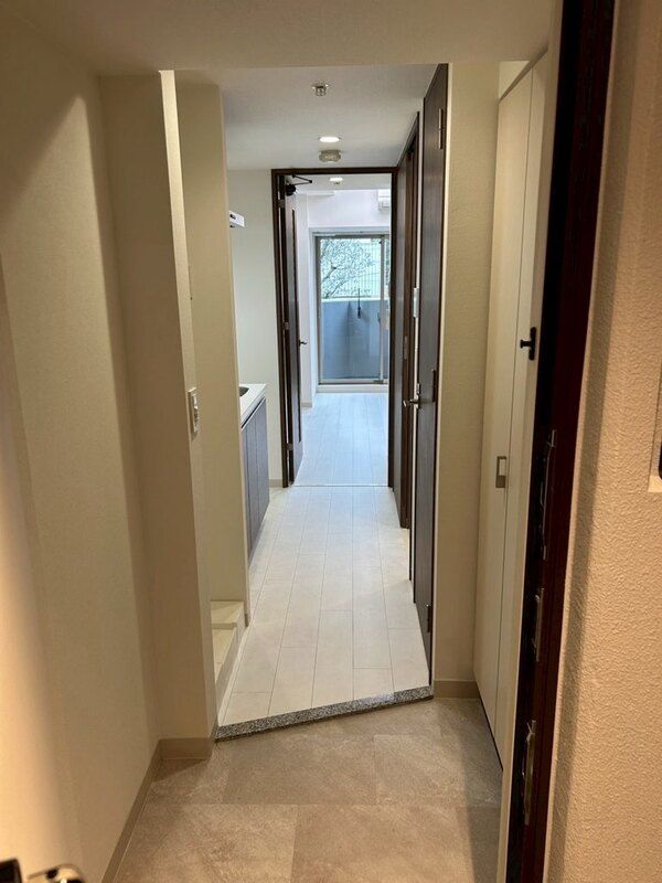 玄関　同物件別部屋写真