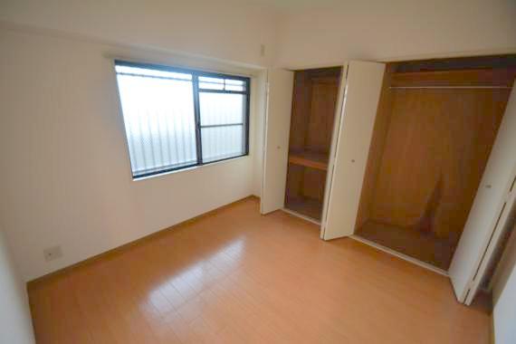 居室・リビング　家具配置がしやすいですね。