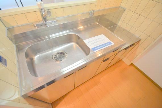 キッチン　あなたの好みに合わせたコンロを置いてくださいね。