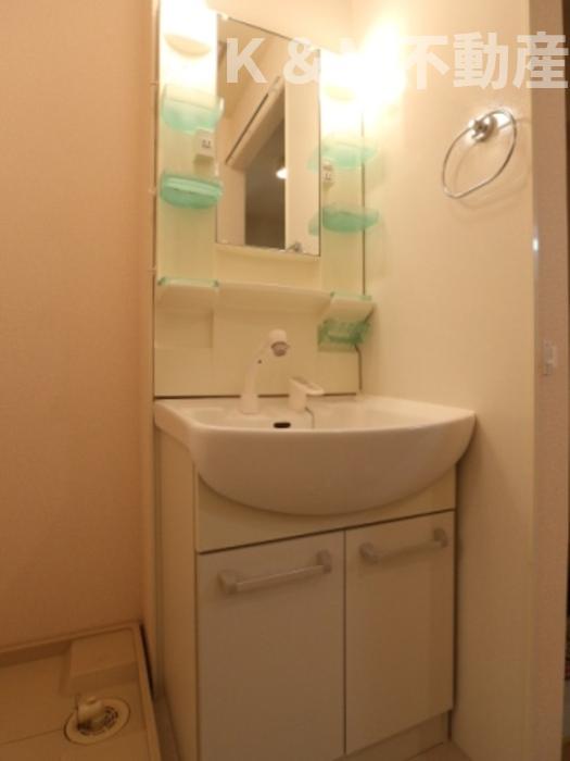 洗面設備　コンパクトで使いやすい洗面所