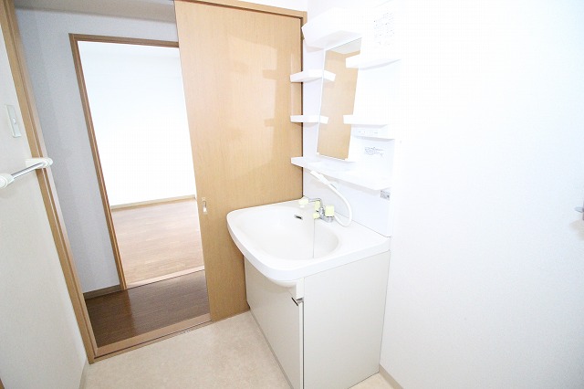 洗面設備　朝の身支度には欠かせない独立洗面化粧台