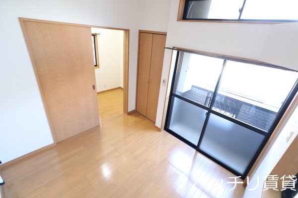 居室・リビング　別号室写真の為、現況を優先致します。