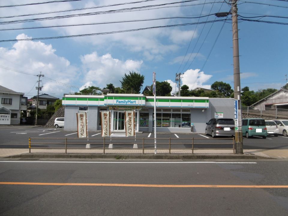 コンビニ　ファミリーマート（コンビニ）まで1500m