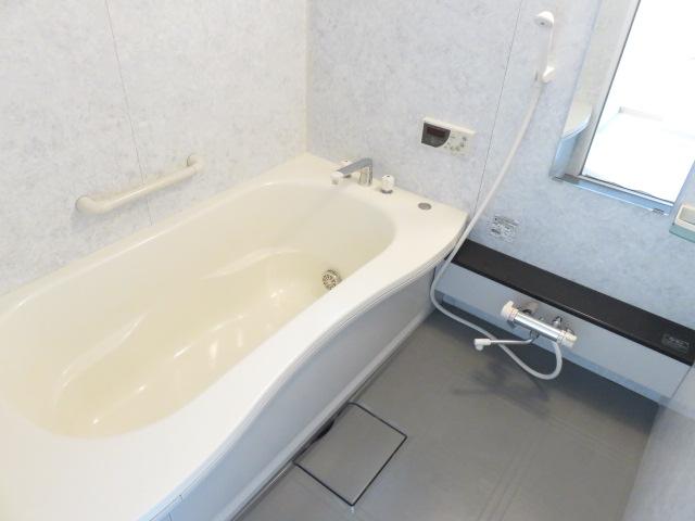 バス・シャワールーム　日々の疲れを癒すお風呂も広々