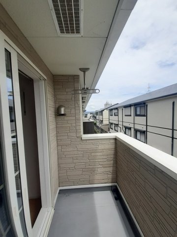 バルコニー　お洗濯にも便利なバルコニー付き