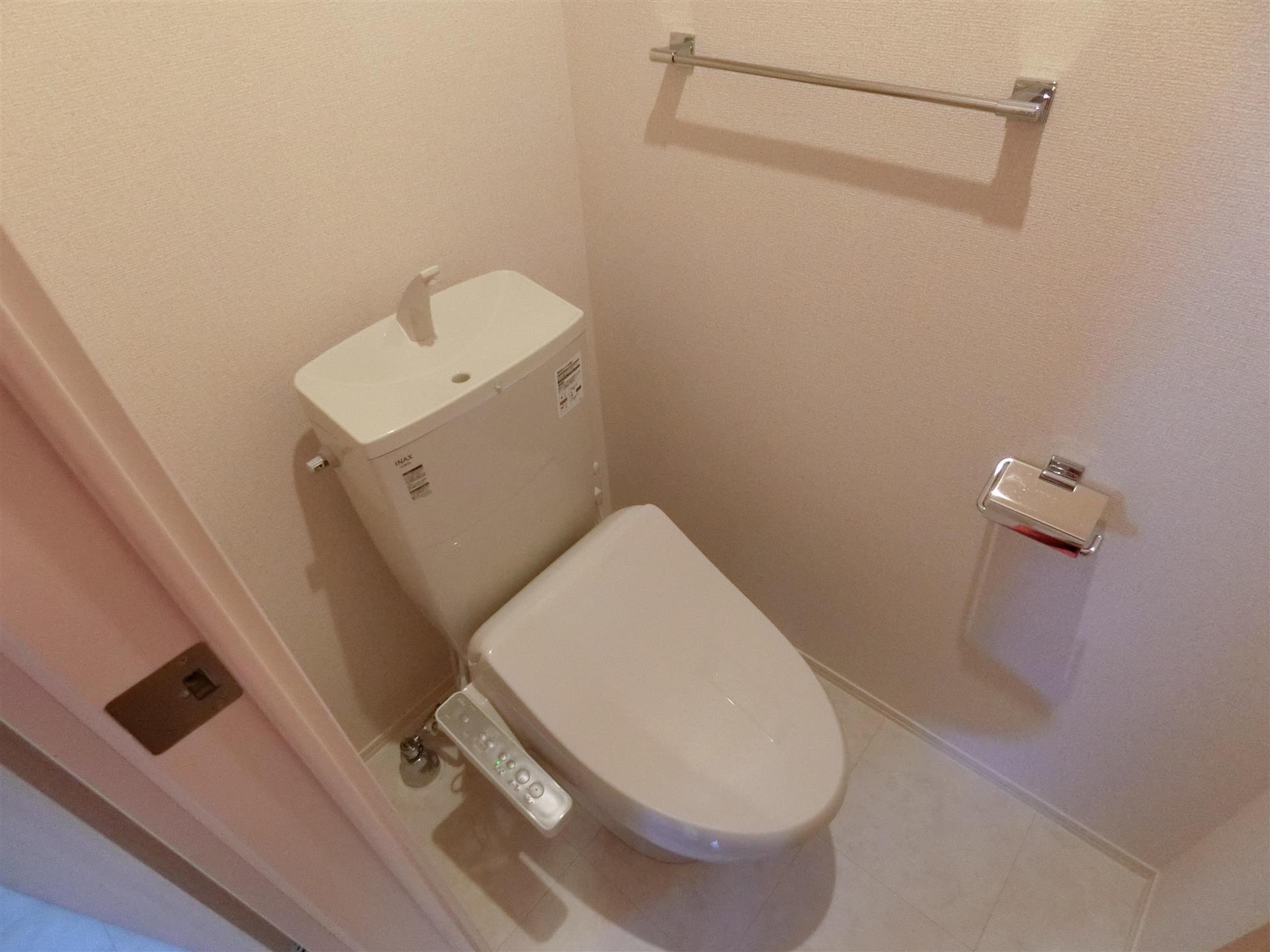 トイレ　温水洗浄暖房便座