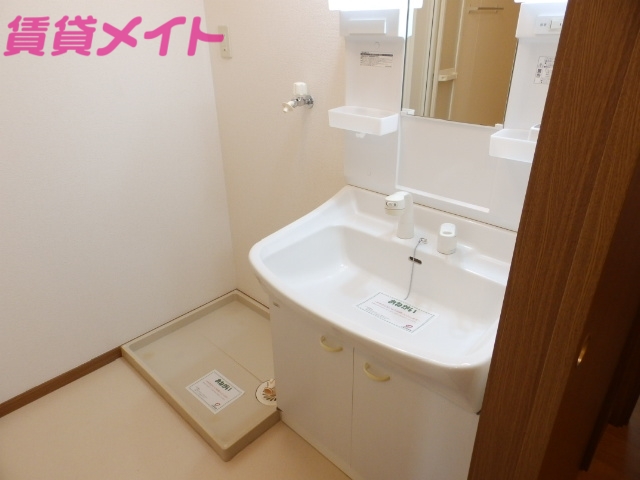 洗面設備　同型参考写真です。