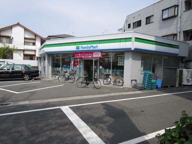 コンビニ　ファミリーマート（コンビニ）まで370m