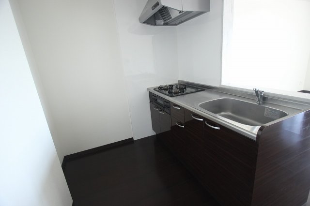 キッチン　同物件別号室のものです。