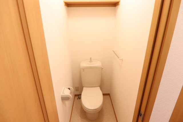 トイレ　※別室の参考写真の為、現況優先です。