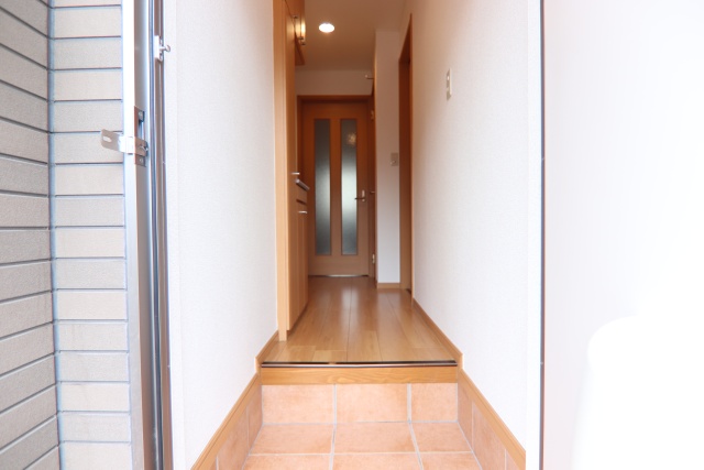 玄関　※別室の参考写真の為、現況優先です。