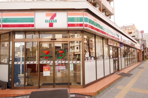 コンビニ　セブンイレブン 足立梅島1丁目店（コンビニ）まで235m
