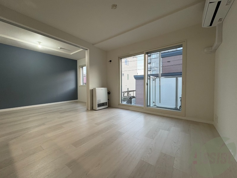 居室・リビング　広くてきれいなリビングです！快適に過ごせそうですね。