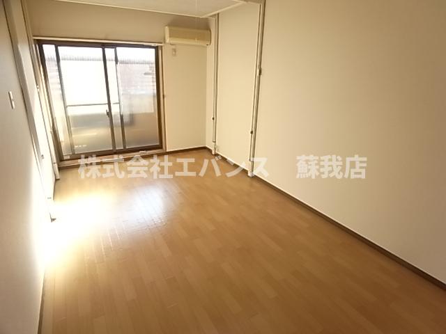 その他部屋・スペース　開放的な寝室です