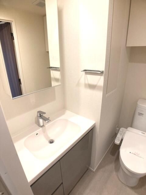 洗面設備　スペースが確保できる洗面所です