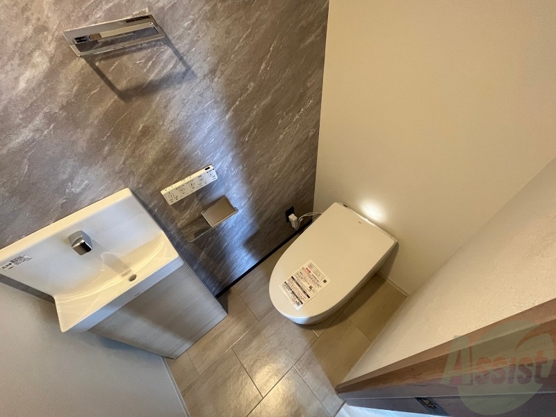 トイレ　シャワートイレになっているので快適です！