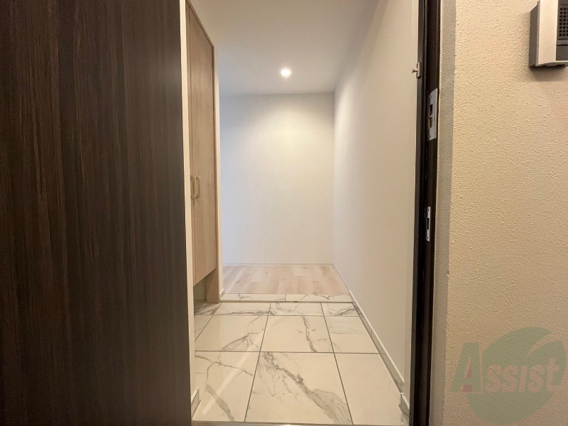 玄関　玄関です。ご覧の通り広々としていますね。