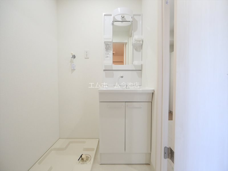 洗面設備　脱衣所　独立洗面台（シャンプードレッサー付）