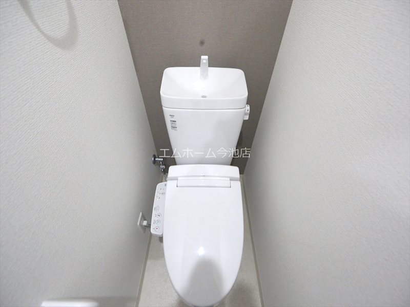トイレ　温水洗浄便座付トイレ