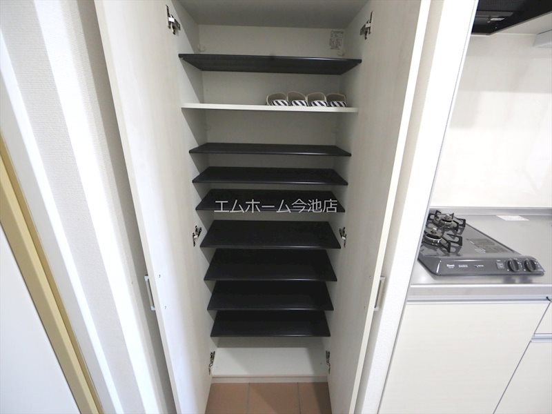 玄関　玄関　シューズボックス完備