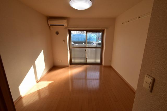 居室・リビング　明るいお部屋です！