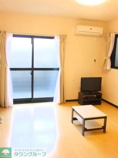 居室・リビング　小窓有り。