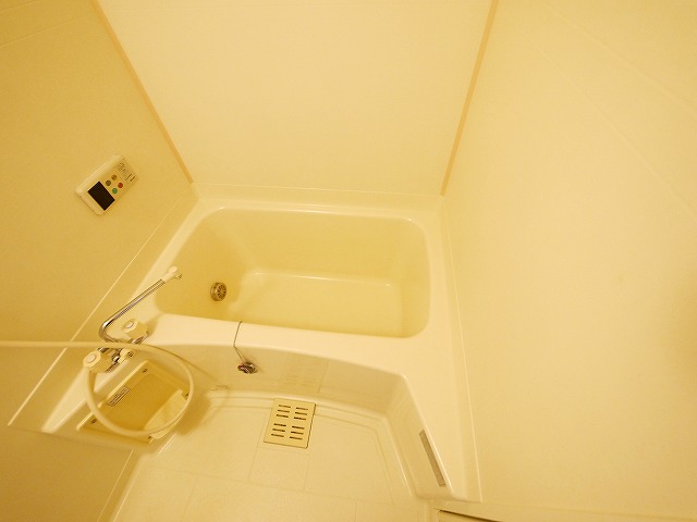 バス・シャワールーム　コンパクトで使いやすいお風呂です