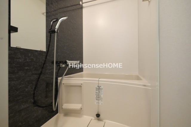 バス・シャワールーム　落ち着いた空間のお風呂です