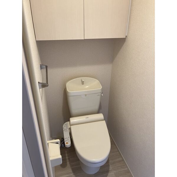 トイレ　温水洗浄便座機能付き☆