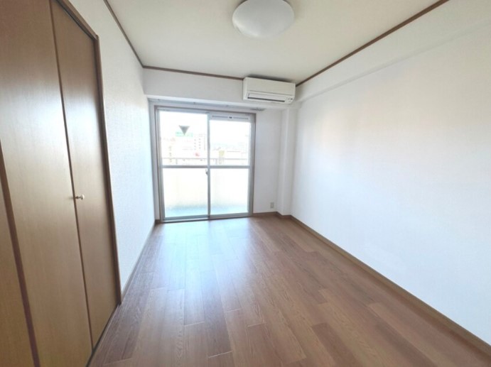 居室・リビング　内装は別部屋の参考写真です。