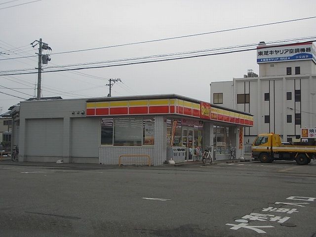 コンビニ　デイリー（コンビニ）まで700m